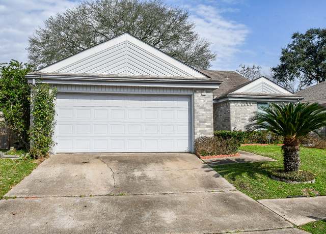 Property at 11902 S Fairhollow Ln, Houston, TX 77043, 3 beds, 2 baths