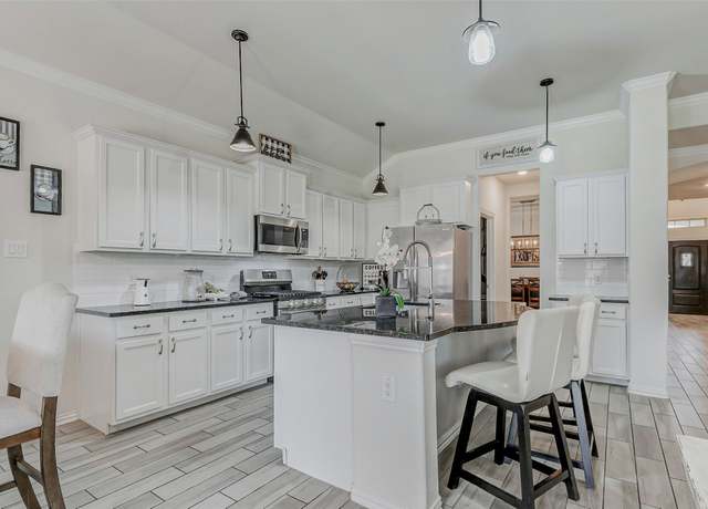 Property at 28638 Monarch Cliffs Dr, Fulshear, TX 77441, 4 beds, 3.5 baths