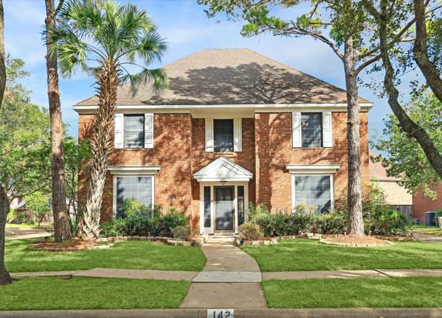 Property at 142 S Hall Dr, Sugar Land, TX 77478, 4 beds, 2.5 baths