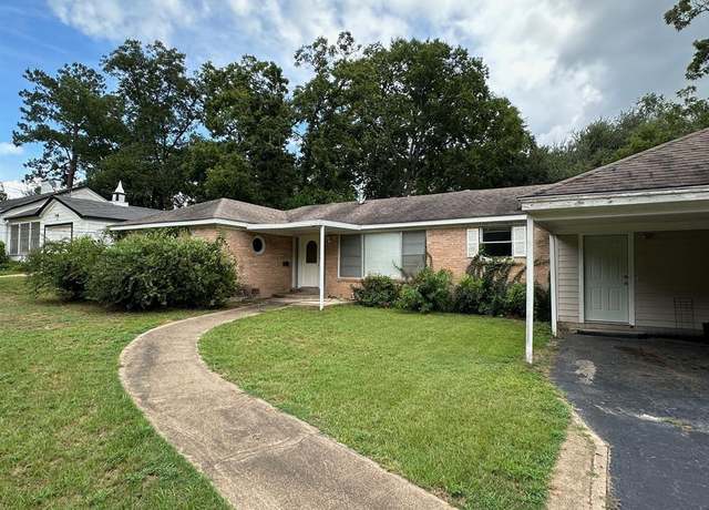 Property at 1006 E Easy Ave, Crockett, TX 75835, 3 beds, 2 baths