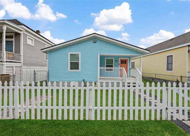 Property at 2811 Avenue O 1/2, Galveston, TX 77550, 3 beds, 2 baths