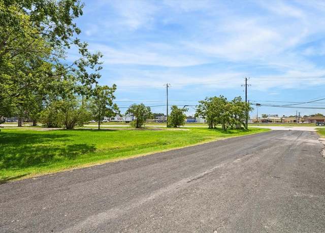 Property at 408 N Oak St, Texas City, TX 77591