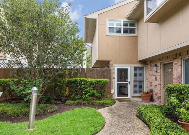 Property at 2513 Bering Dr #13, Houston, TX 77057, 3 beds, 2.5 baths