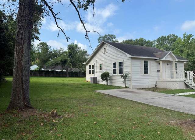 Property at 111 Conroe Dr, Conroe, TX 77301, 3 beds, 1 bath