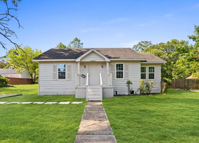 Property at 111 Conroe Dr, Conroe, TX 77301, 3 beds, 1 bath