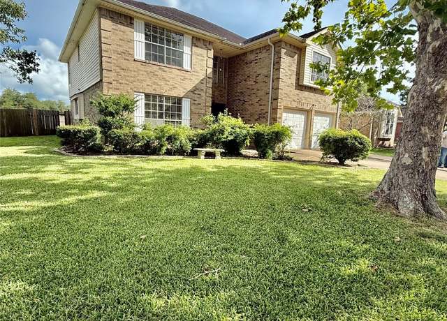 Property at 223 Almond Dr, Lake Jackson, TX 77566, 4 beds, 2.5 baths