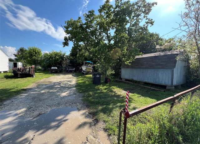 Property at 2416 E Bayshore Dr, Dickinson, TX 77539, 2 beds, 1 bath