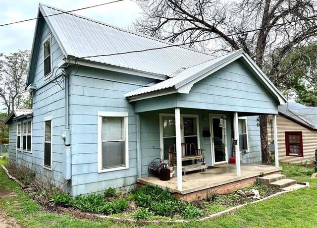 Property at 1406 South Baylor St, Brenham, TX 77833, 4 beds, 2 baths
