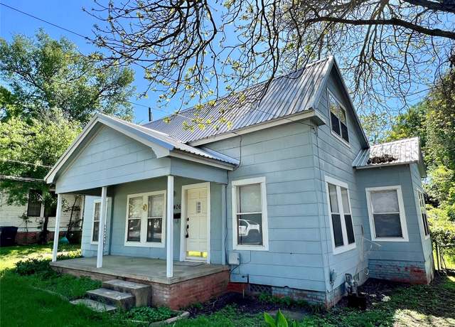 Property at 1406 South Baylor St, Brenham, TX 77833, 4 beds, 2 baths