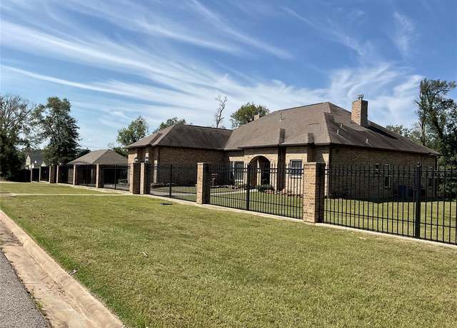 Property at 2415 16th St, Hempstead, TX 77445, 3 beds, 3.5 baths