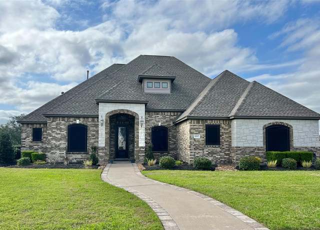 Property at 1017 Southern Oaks Dr, Angleton, TX 77515, 4 beds, 3.5 baths