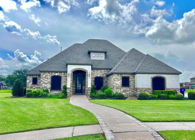 Property at 1017 Southern Oaks Dr, Angleton, TX 77515, 4 beds, 3.5 baths