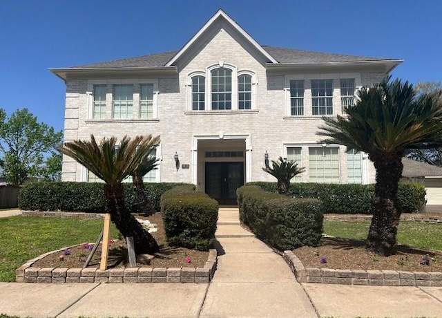 Property at 3419 Scenic Elm St, Houston, TX 77059, 5 beds, 4 baths