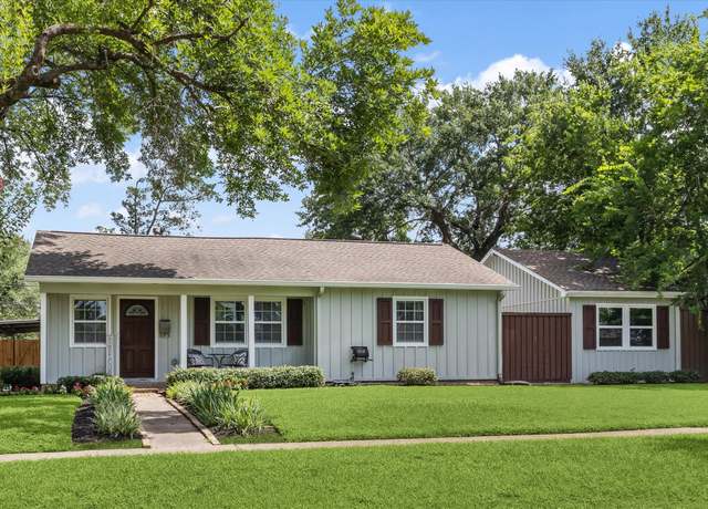 Property at 8410 Western Dr, Houston, TX 77055, 3 beds, 2 baths