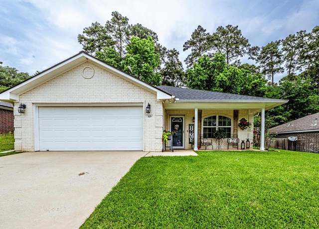 Property at 325 Green Leaf St, Huntsville, TX 77340, 3 beds, 2 baths