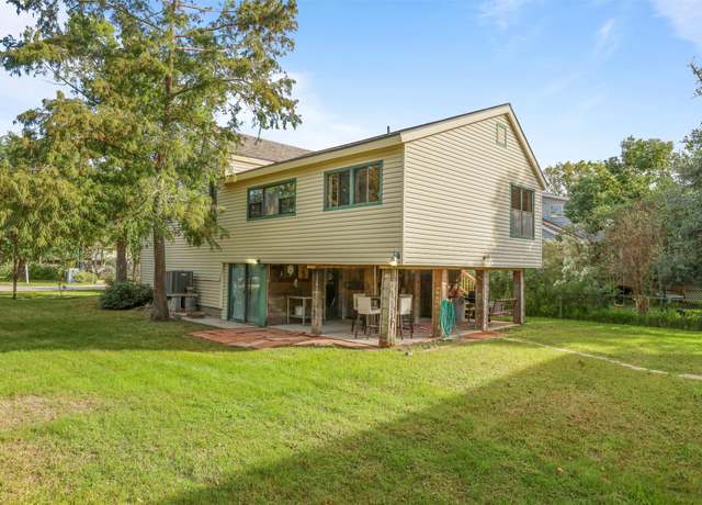 Property at 626 Clear Lake Rd, Clear Lake Shores, TX 77565, 2 beds, 1 bath