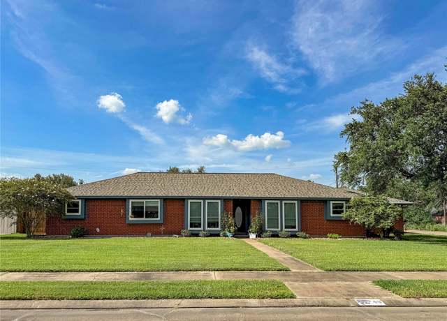 Property at 49 Colony Sq, Angleton, TX 77515, 3 beds, 2.5 baths