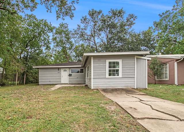 Property at 4922 Pershing St, Houston, TX 77033, 4 beds, 1 bath