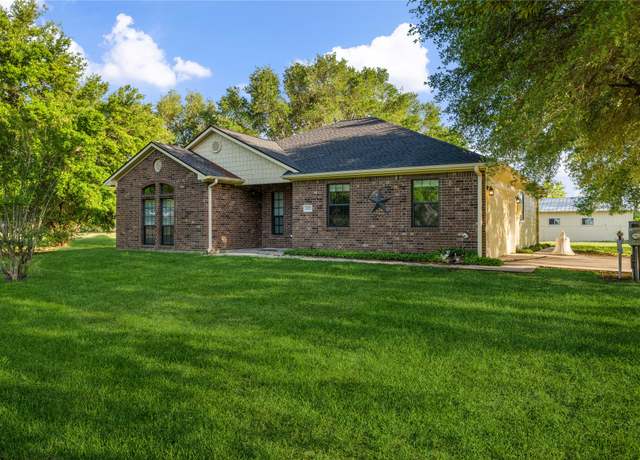 Property at 2272 Highway 105 E, Liberty, TX 77575, 3 beds, 2 baths