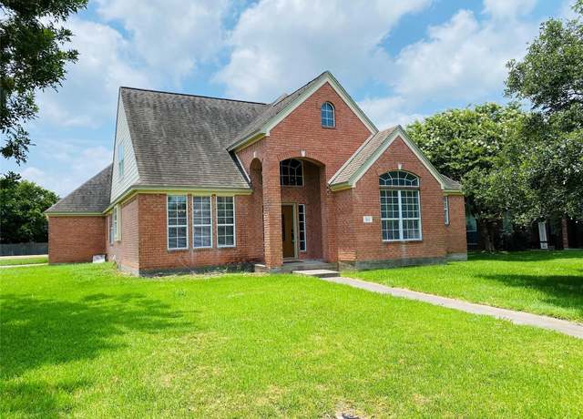 Property at 51 Chicory Ct, Lake Jackson, TX 77566, 3 beds, 3.5 baths