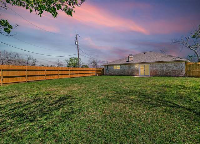Property at 130 Oleander St, Lake Jackson, TX 77566, 3 beds, 2 baths