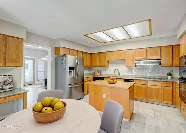 Property at 2601 S Broadway St #29, La Porte, TX 77571, 2 beds, 2.5 baths