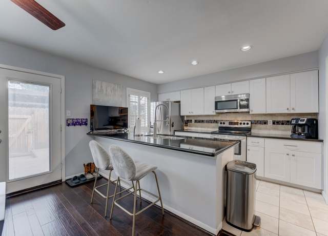 Property at 1500 Sandy Springs Rd #24, Houston, TX 77042, 2 beds, 2.5 baths