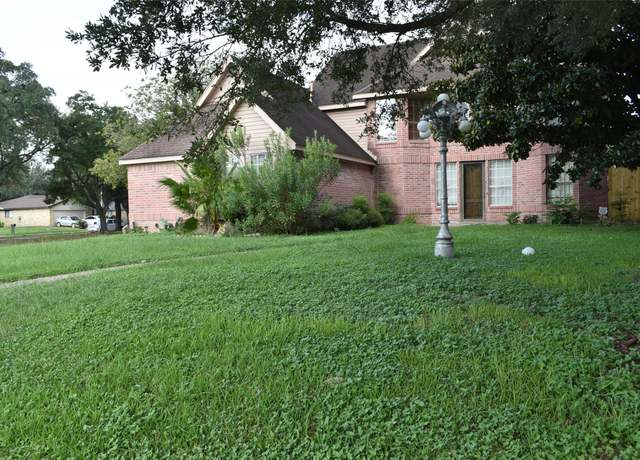 Property at 8018 Via Bella Dr, Houston, TX 77083, 3 beds, 2.5 baths