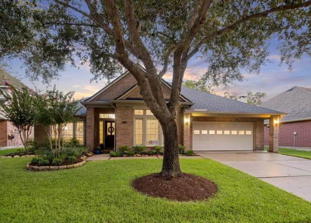 Property at 8114 Highland Forest Dr, Sugar Land, TX 77479, 4 beds, 3 baths