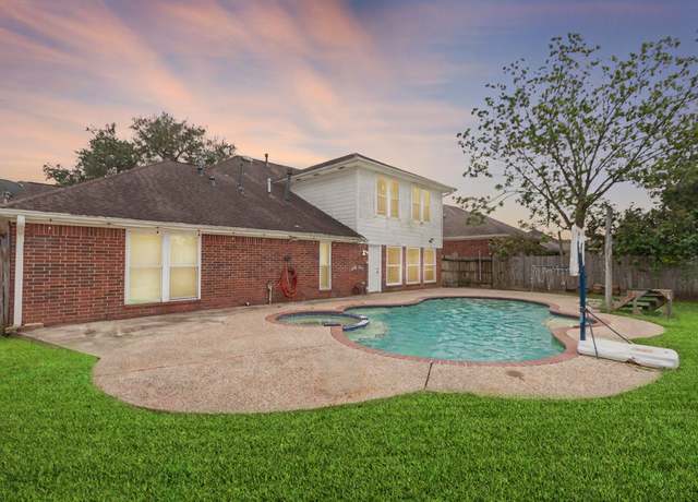 Property at 2608 George St, Pearland, TX 77581, 6 beds, 3 baths