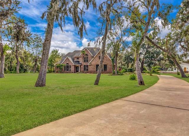 Property at 816 Lake Rd, Lake Jackson, TX 77566, 4 beds, 3.5 baths