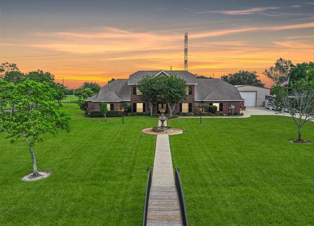 Property at 5227 Jeffrey St, Dickinson, TX 77539, 5 beds, 3.5 baths