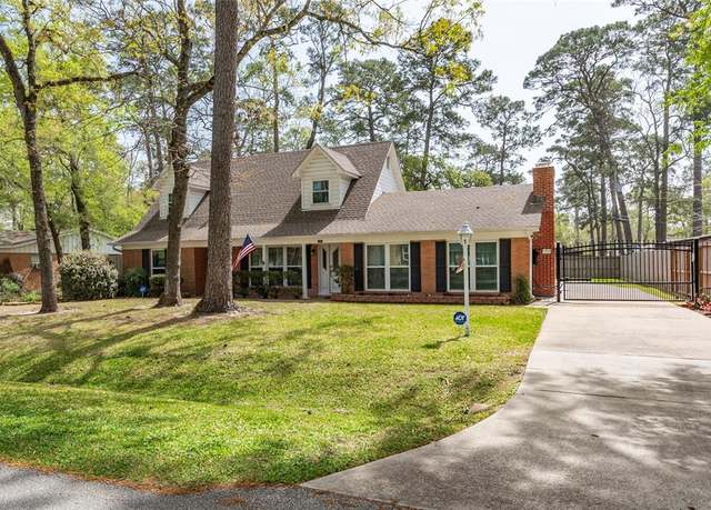 Property at 1050 Royal Oak Dr, Dickinson, TX 77539, 3 beds, 2 baths