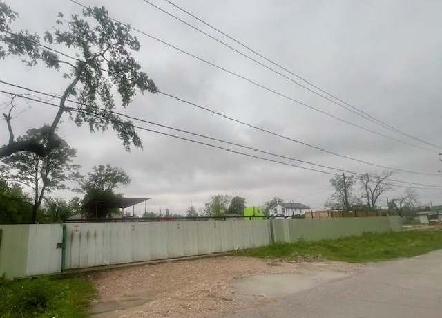Property at 1 Bobby Burns St, Houston, TX 77028