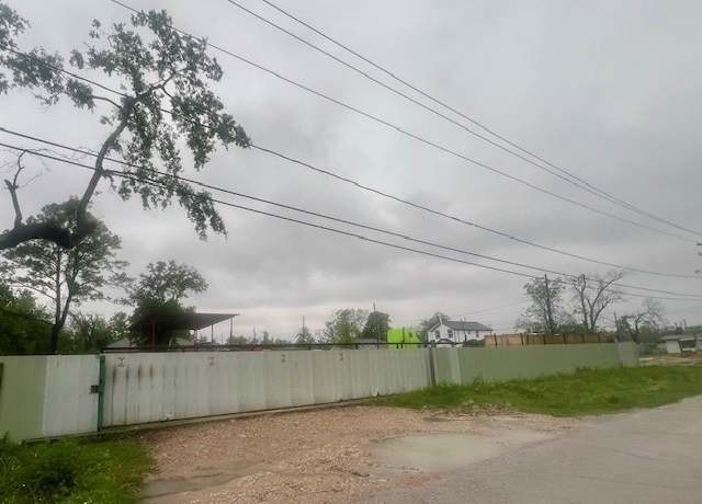 Property at 1 Bobby Burns St, Houston, TX 77028