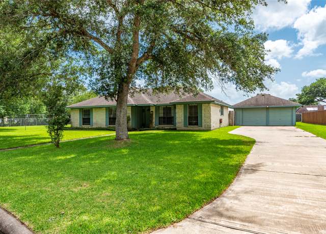 Property at 3710 Ridgecrest Ct, Alvin, TX 77511, 4 beds, 3 baths