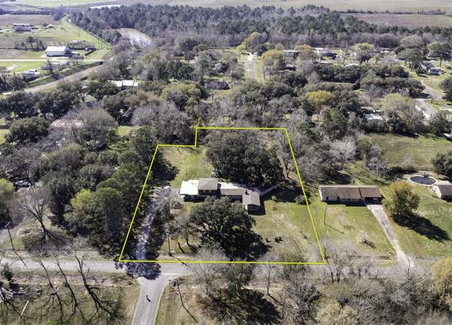 Property at 800 Oak St St, Anahuac, TX 77514, 6 beds, 2.5 baths