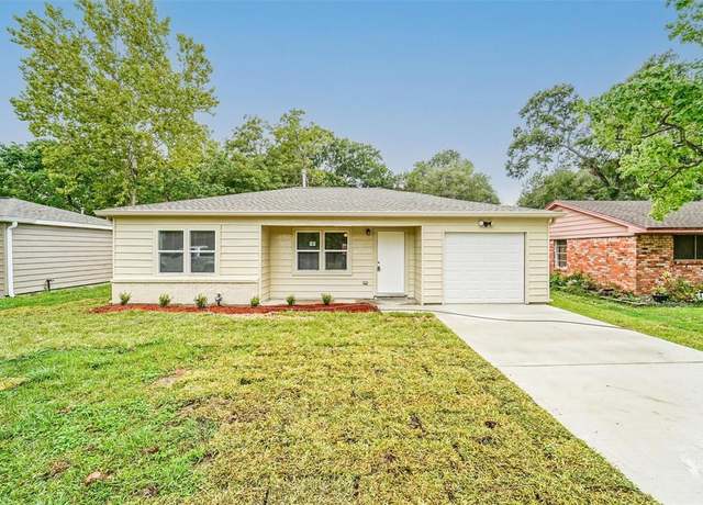 Property at 304 E Foley St, Alvin, TX 77511, 3 beds, 1 bath