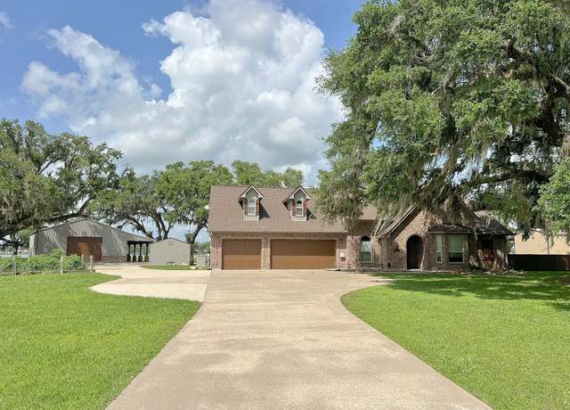 Property at 814 Sunset Trl, Angleton, TX 77515, 4 beds, 3.5 baths