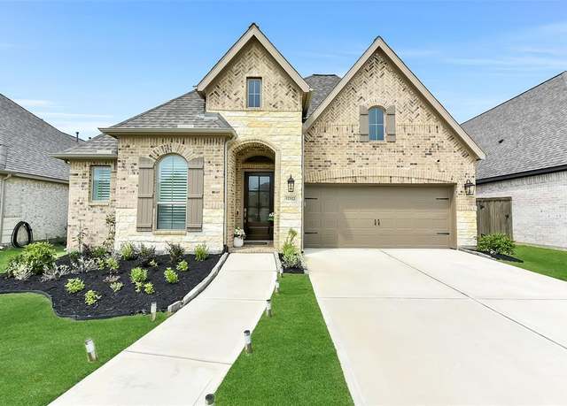 Property at 12322 Palmetto Dr, Mont Belvieu, TX 77523, 4 beds, 3 baths