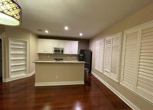 Property at 1718 Elgin St, Houston, TX 77004, 3 beds, 2.5 baths