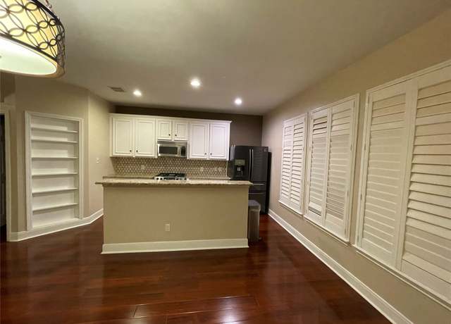 Property at 1718 Elgin St, Houston, TX 77004, 3 beds, 2.5 baths