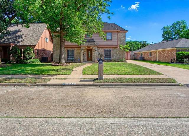 Property at 15623 Ensenada Dr, Houston, TX 77083, 4 beds, 2.5 baths