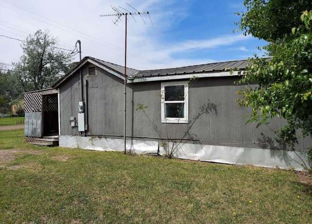 Property at 108 E Mcgee Rd, New Boston, TX 75570, 2 beds, 1.5 baths