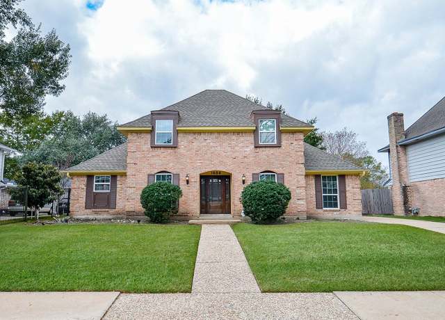 Property at 1606 Crystal Hills Dr, Houston, TX 77077, 4 beds, 3.5 baths