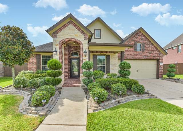Property at 623 Aquilla Sq, Webster, TX 77598, 4 beds, 3.5 baths