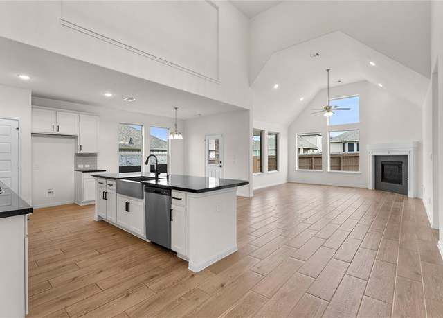 Property at 246 Little Dog Dr, Montgomery, TX 77356, 5 beds, 3.5 baths