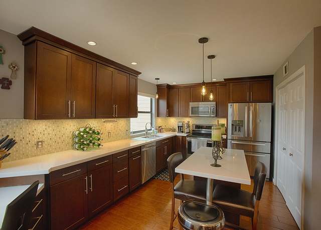 Property at 907 Davis Rd, League City, TX 77573, 3 beds, 3 baths