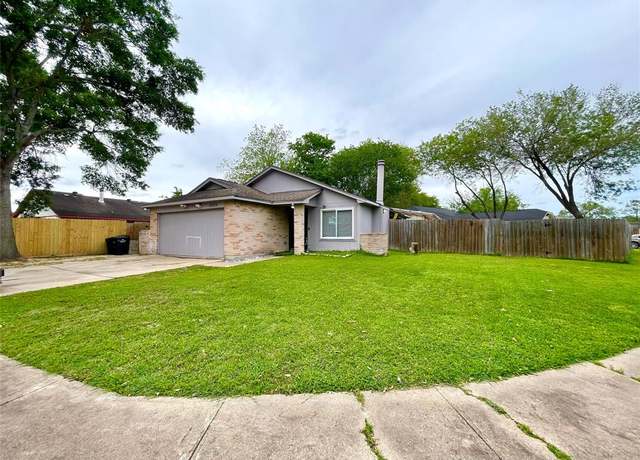 Property at 10034 Towne Mist Dr, Sugar Land, TX 77498, 4 beds, 2 baths