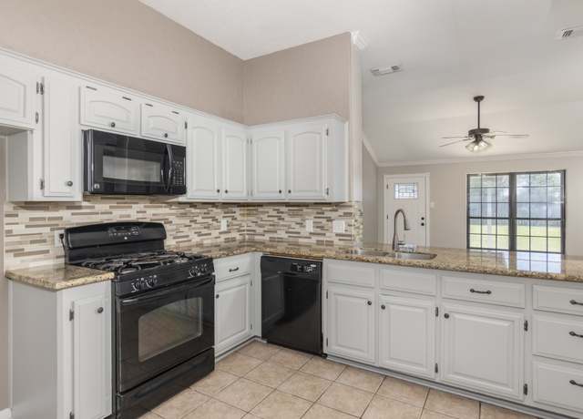 Property at 6219 Ray Dr, Pasadena, TX 77505, 3 beds, 2 baths